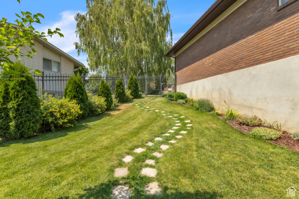 982 ORCHARD DR River Heights, UT 84321