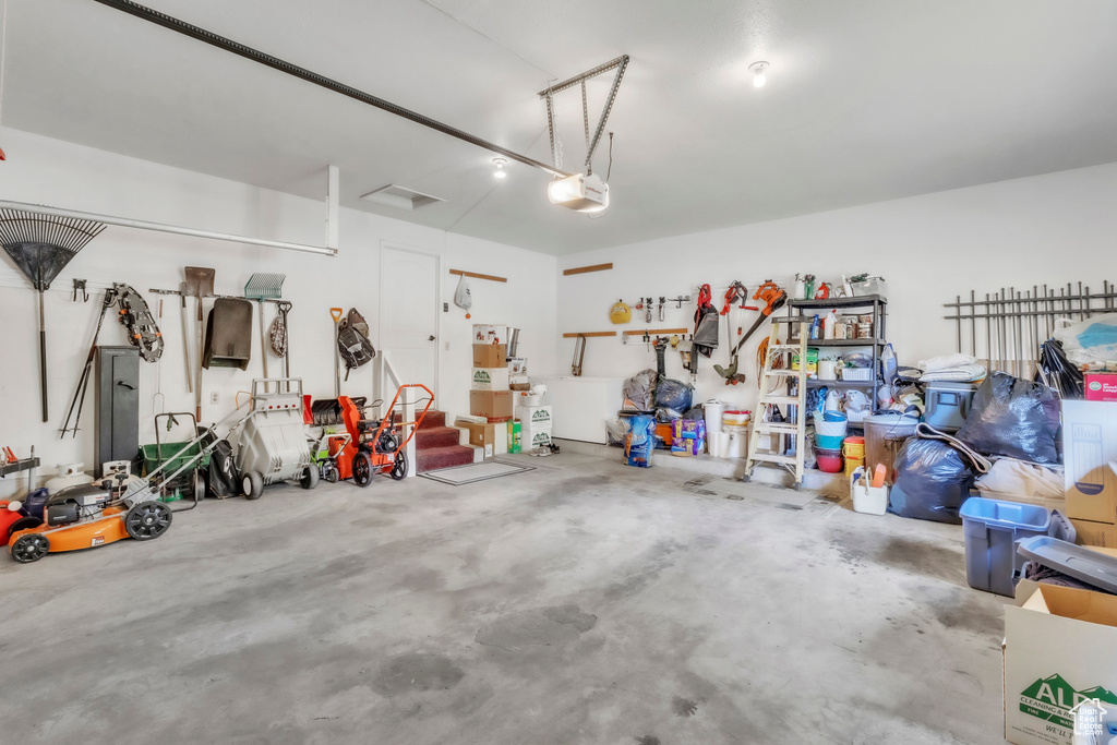 982 ORCHARD DR River Heights, UT 84321