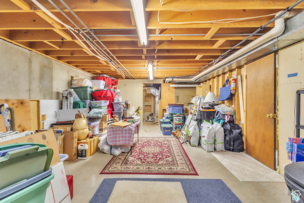982 ORCHARD DR River Heights, UT 84321