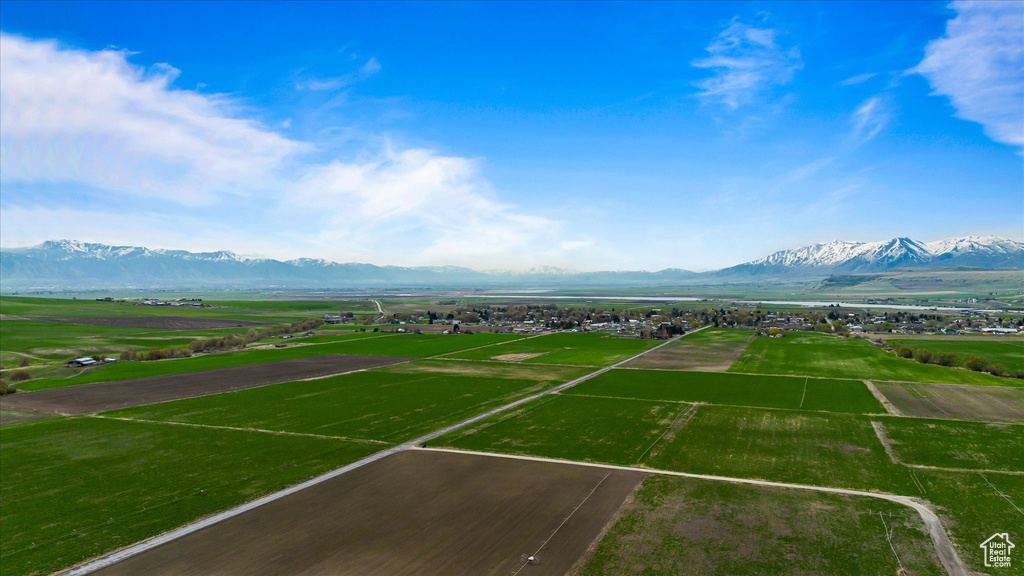 Bird's eye view with a mountain view