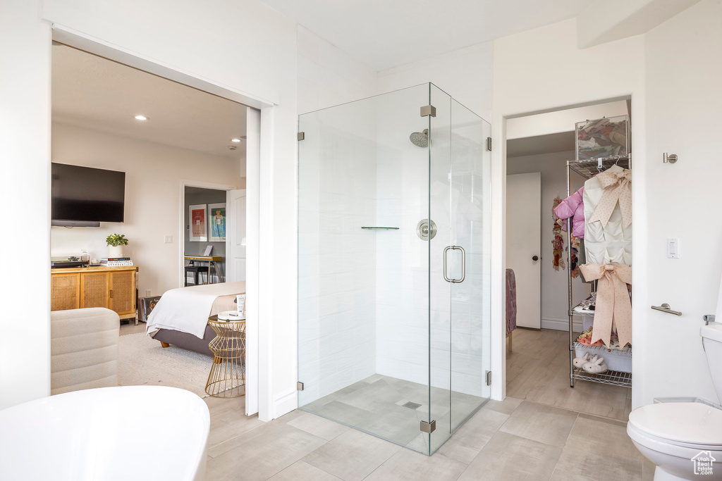 Ensuite bathroom with recessed lighting, ensuite bathroom, a stall shower, and toilet