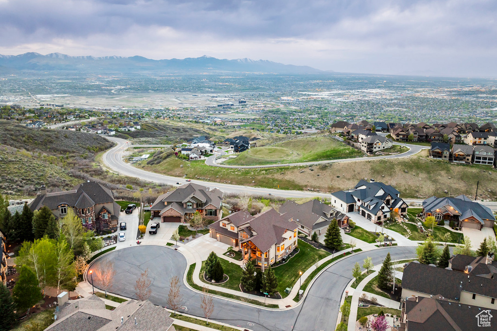 Bird's eye view featuring a mountain view and a residential view