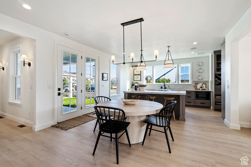 Dining room featuring baseboards, recessed lighting, light wood-style floors, and visible vents