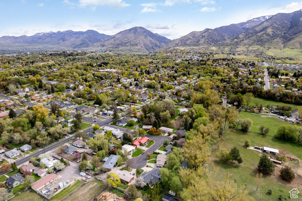 Bird\\\\\\\'s eye view with a residential view and a mountain view