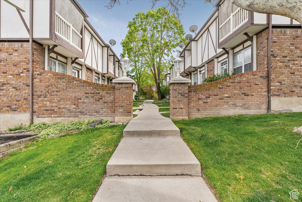 Surrounding community featuring a lawn