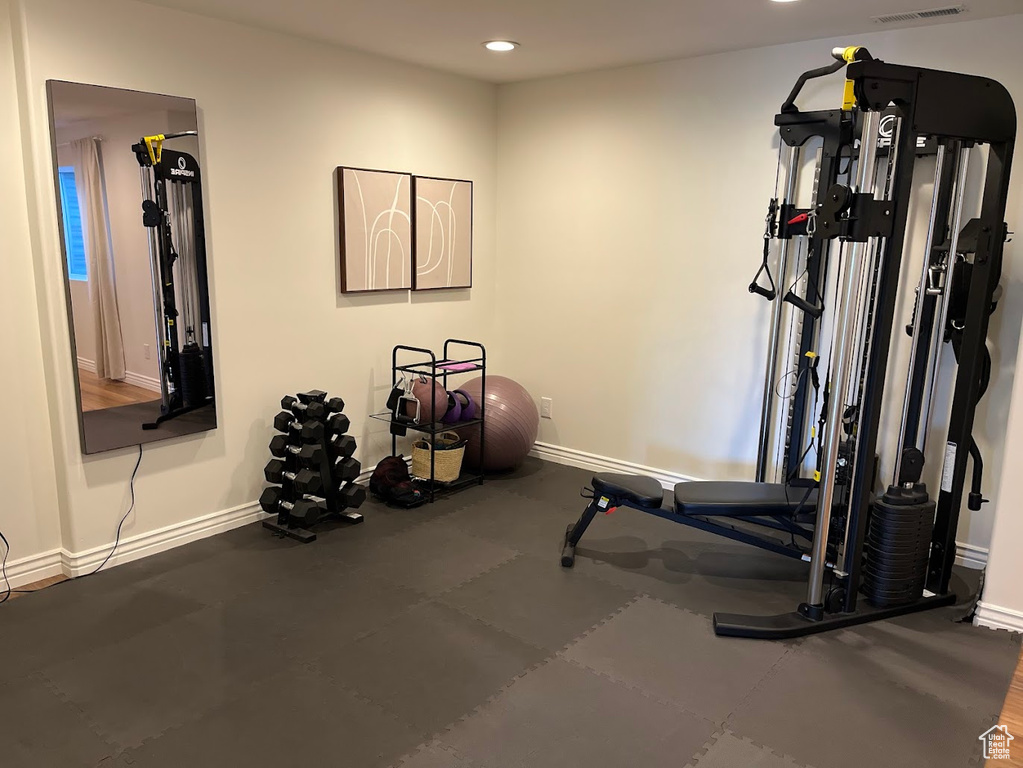 Exercise area with baseboards and recessed lighting