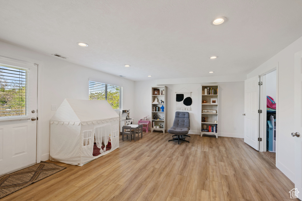 Living area with light wood-type flooring, recessed lighting, and baseboards
