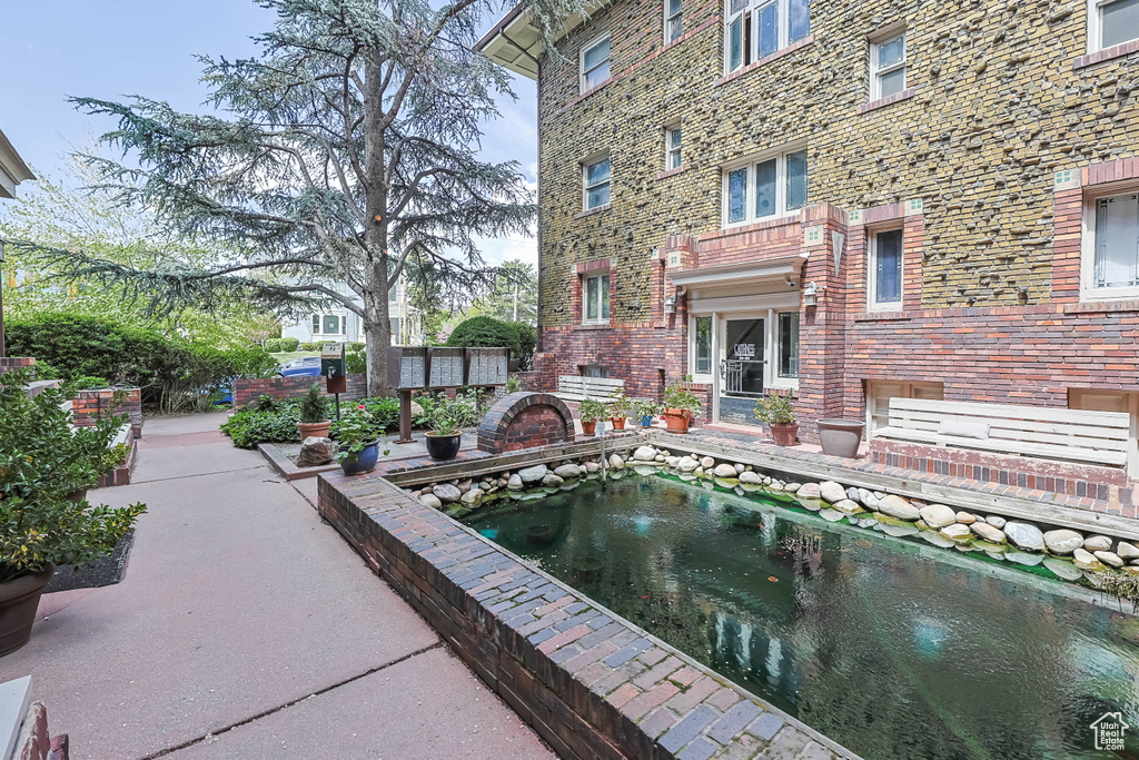 View of property\'s community with a small pond