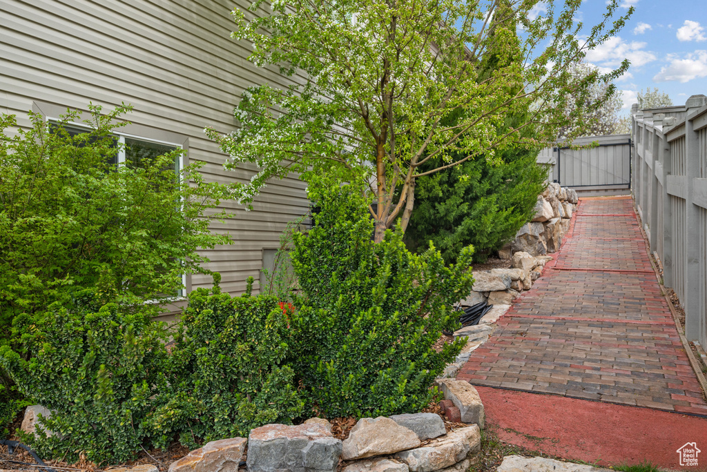 View of yard featuring a gate