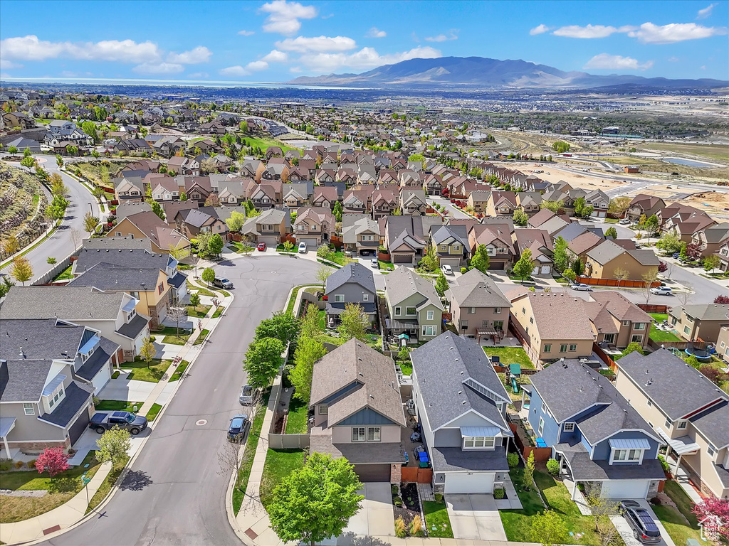 Birds eye view of property featuring a residential view and a mountain view