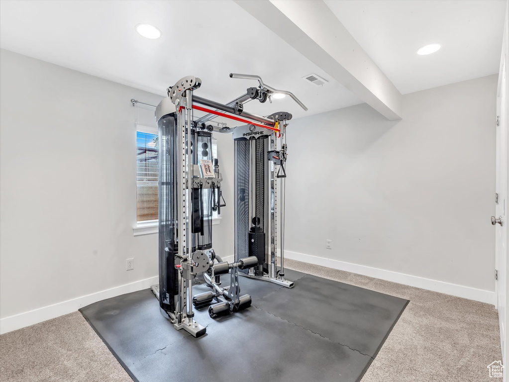 Workout room with baseboards, recessed lighting, and visible vents