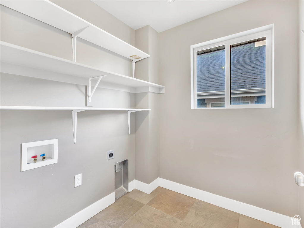 Clothes washing area featuring washer hookup, hookup for an electric dryer, laundry area, and baseboards