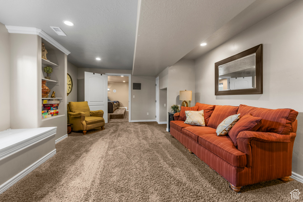 Living area featuring baseboards, carpet, and recessed lighting
