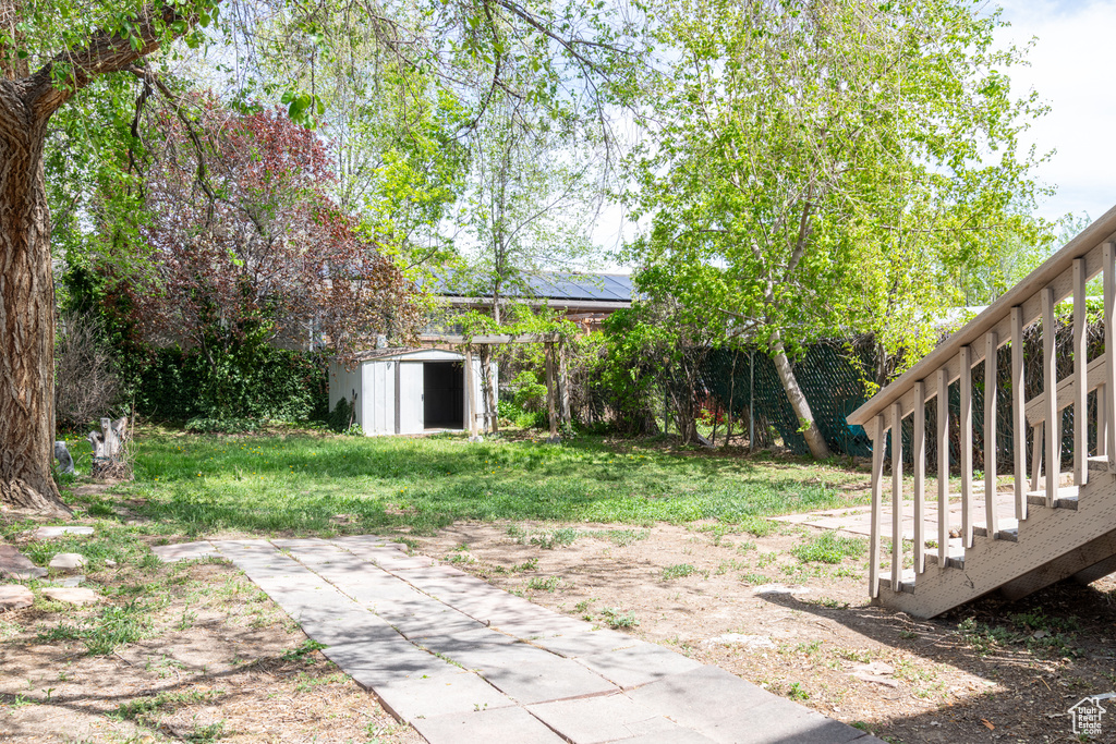 View of yard featuring an outdoor structure and a shed