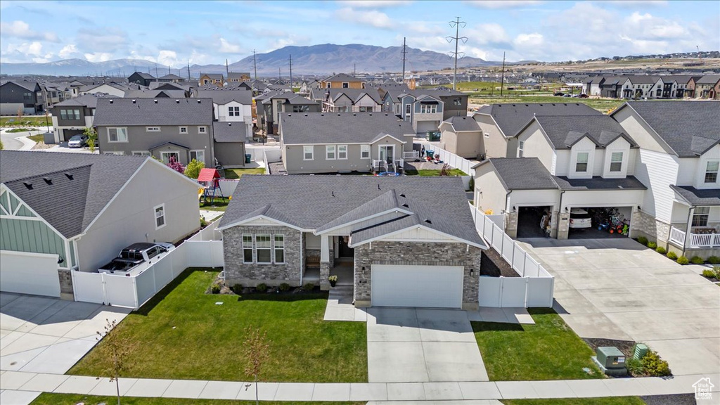 Bird\\\\\\\'s eye view with a residential view and a mountain view