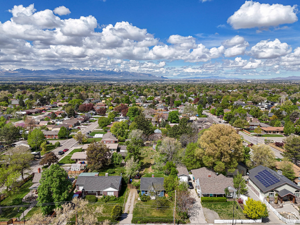 Bird\\\'s eye view with a residential view and a mountain view