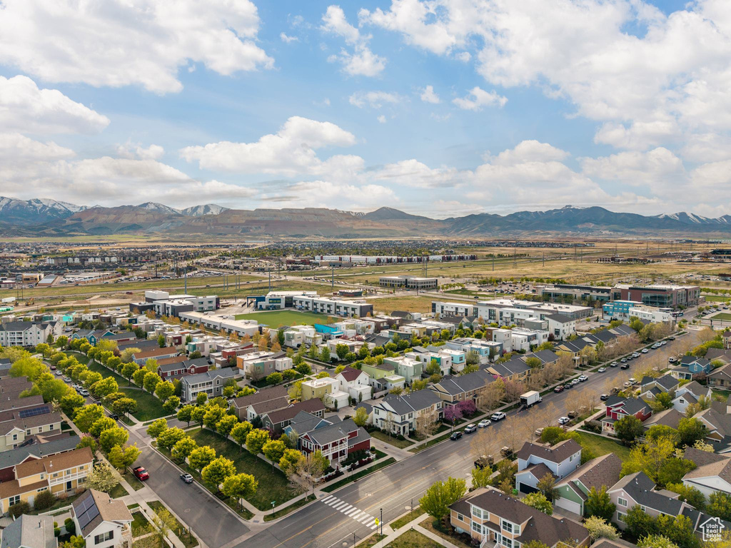 Drone / aerial view featuring a mountain view