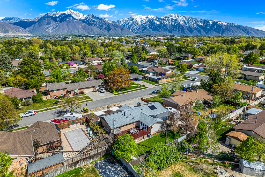 Bird\'s eye view with a residential view and a mountain view