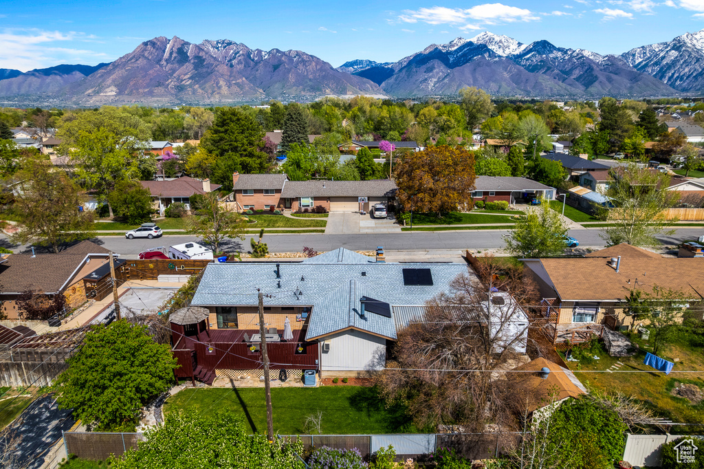 Bird\'s eye view featuring a residential view and a mountain view
