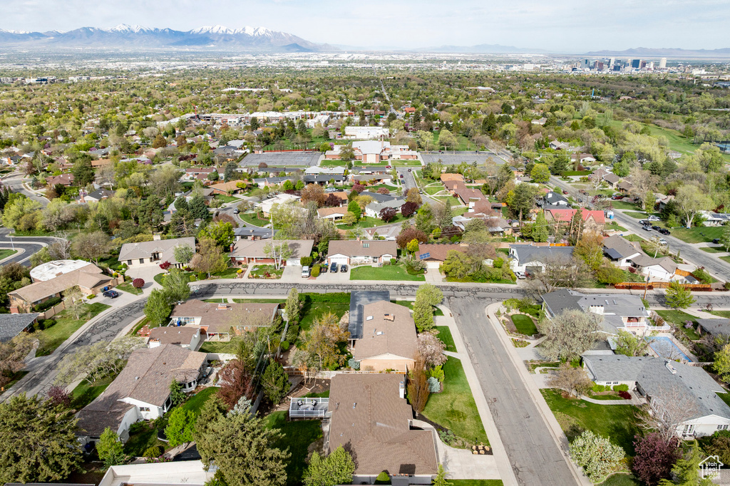 Bird's eye view with a residential view and a mountain view