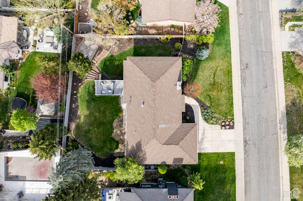 Birds eye view of property