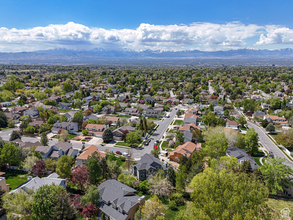 Bird\'s eye view with a residential view and a mountain view