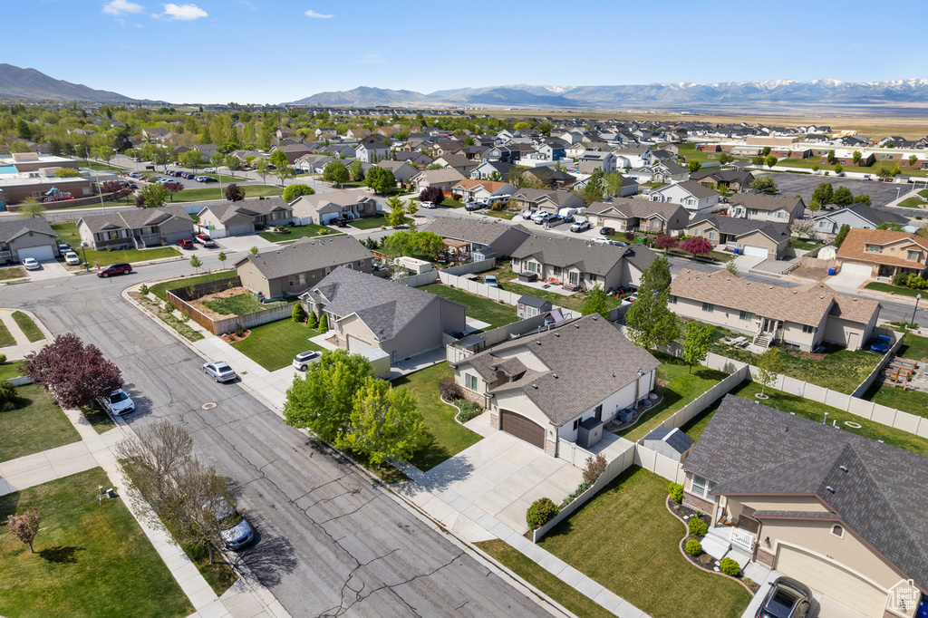 Bird's eye view with a residential view and a mountain view