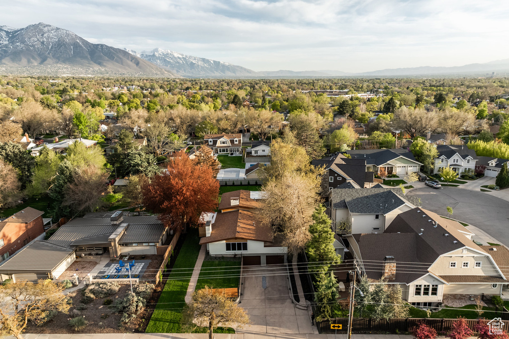 Birds eye view of property featuring a residential view and a mountain view