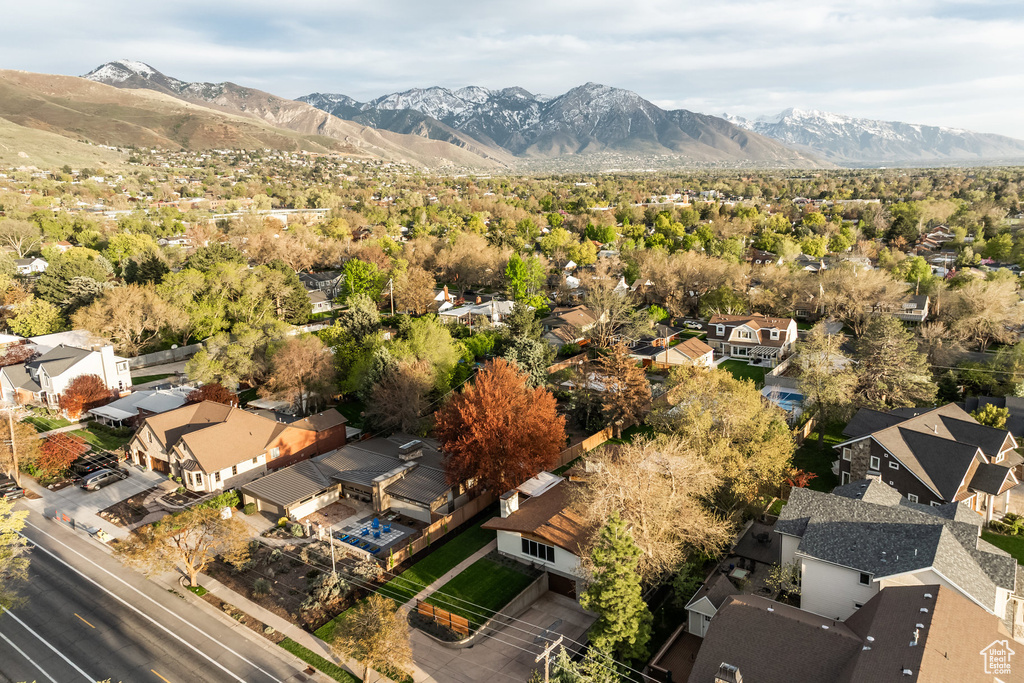 Drone / aerial view featuring a residential view and a mountain view