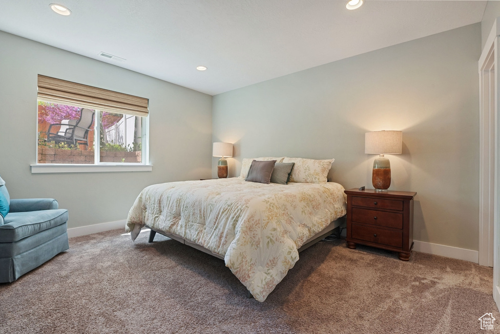 Bedroom featuring carpet floors, recessed lighting, baseboards, and visible vents