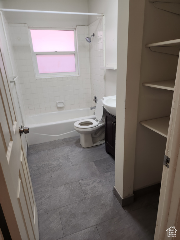 Full bath with toilet, vanity, and shower / washtub combination