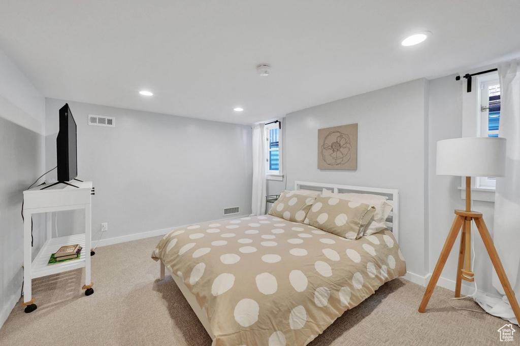 Bedroom featuring baseboards, carpet, recessed lighting, and visible vents