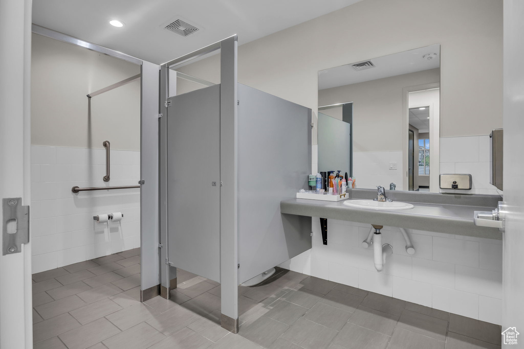 Bathroom featuring recessed lighting, visible vents, a sink, and tile patterned flooring