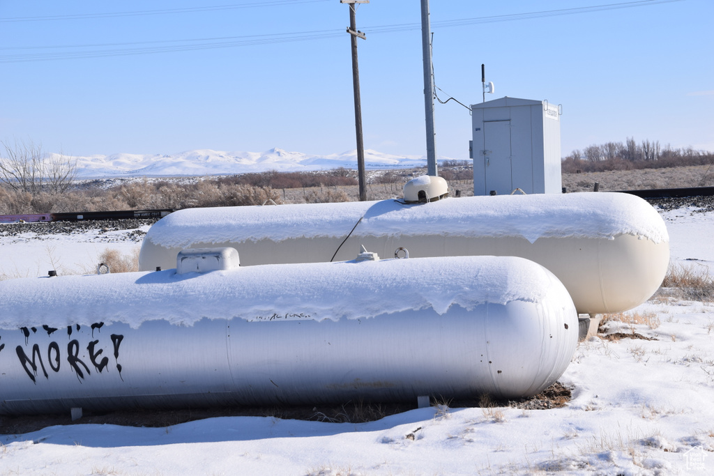 Details featuring a mountain view and heating fuel
