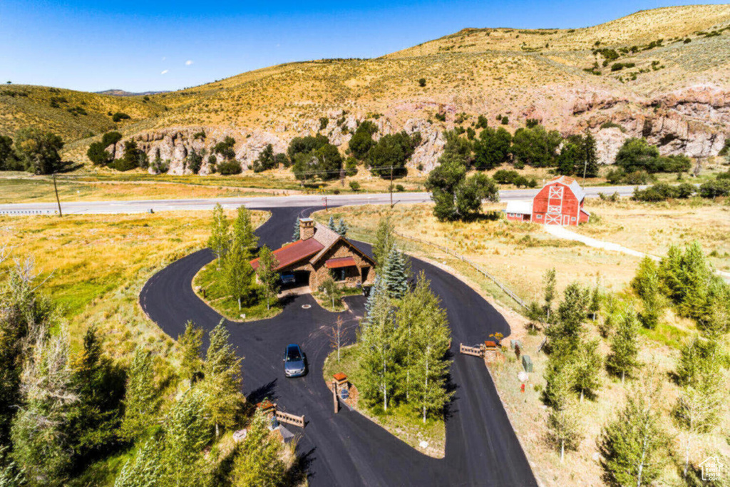 Bird's eye view with a mountain view
