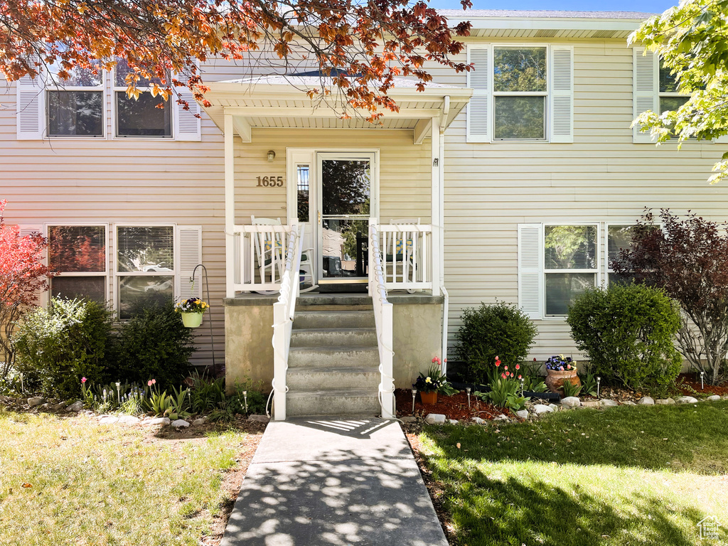 View of front of home featuring a porch and a front yard