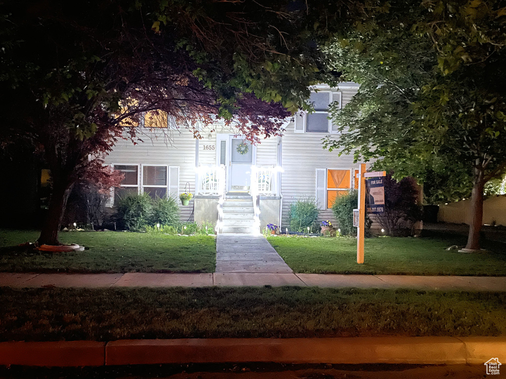 View of front of home featuring a front yard