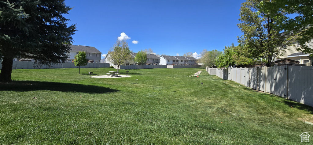 View of yard with fence and a residential view
