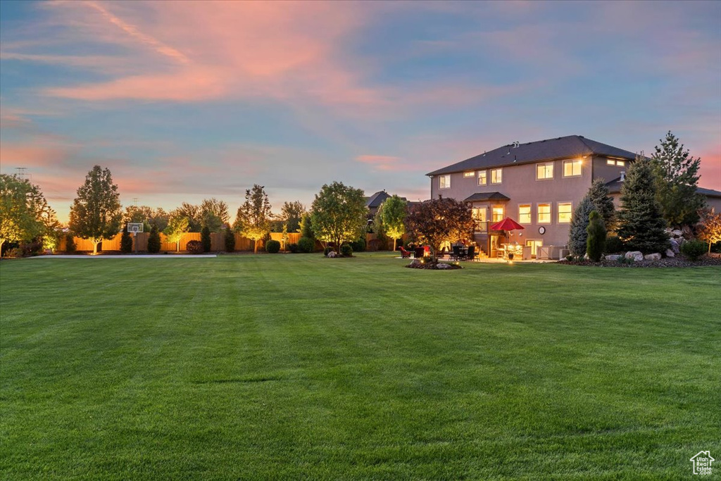 View of grassy yard