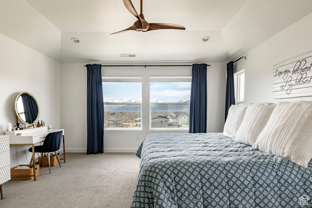 Bedroom featuring visible vents, a ceiling fan, baseboards, recessed lighting, and carpet flooring