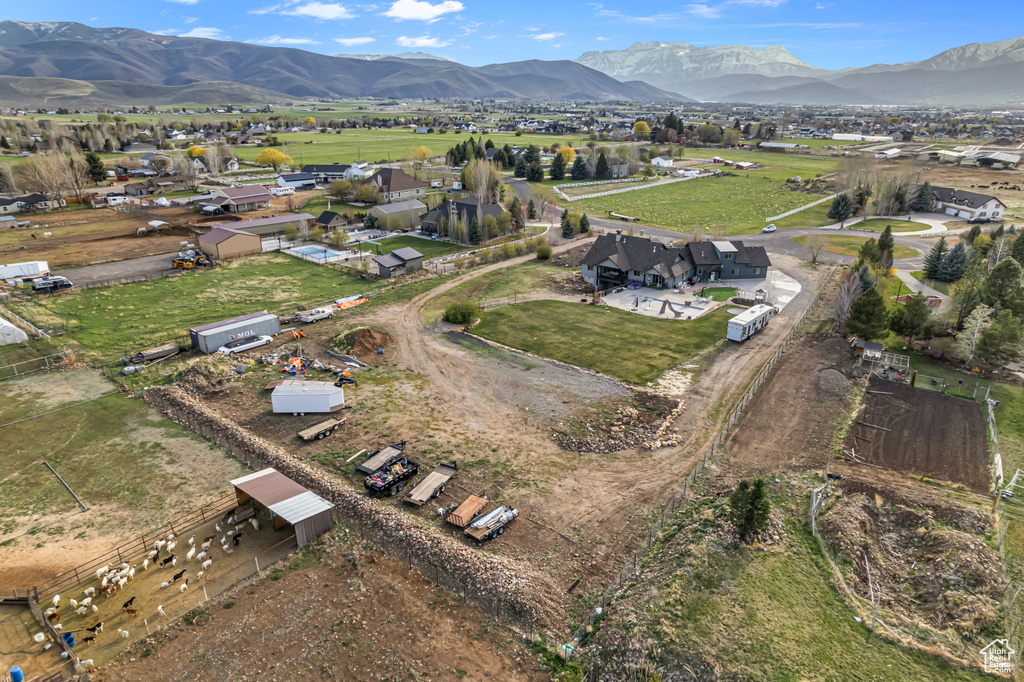 Bird\'s eye view with a mountain view
