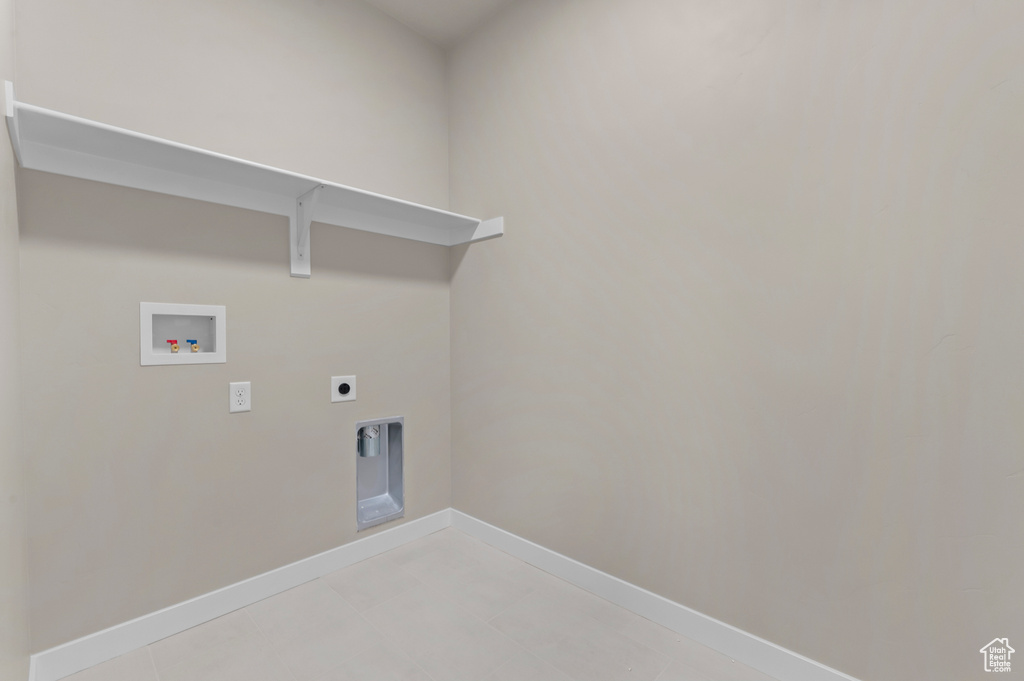 Laundry room with washer hookup, baseboards, and electric dryer hookup