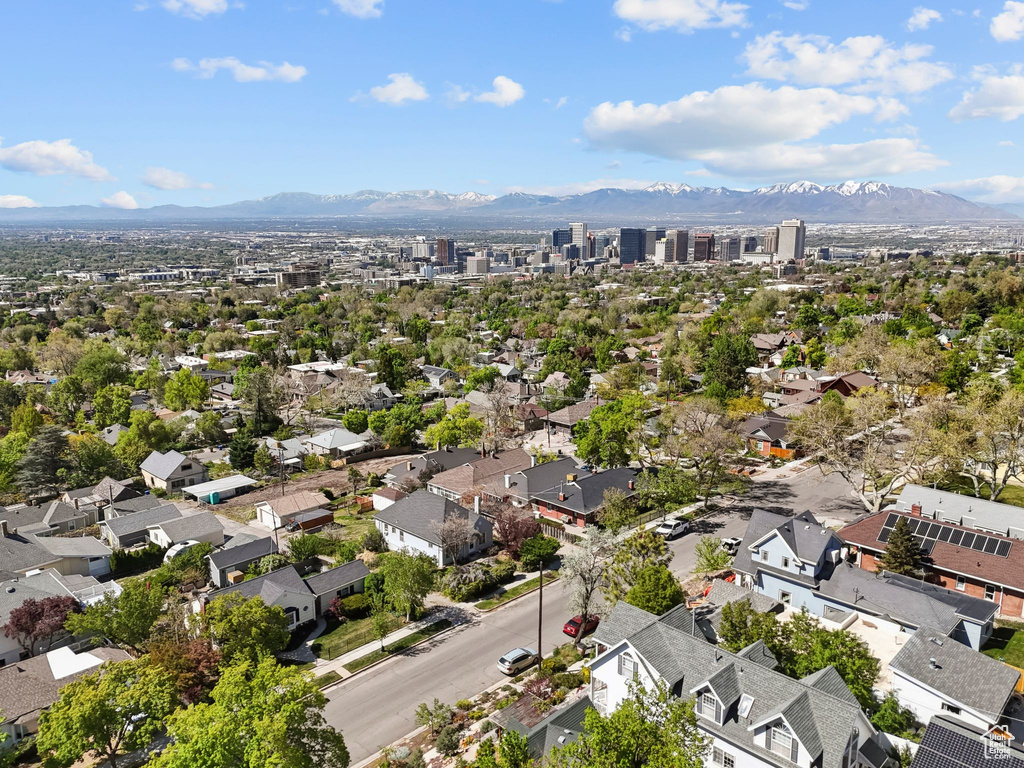 Birds eye view of property featuring a mountain view