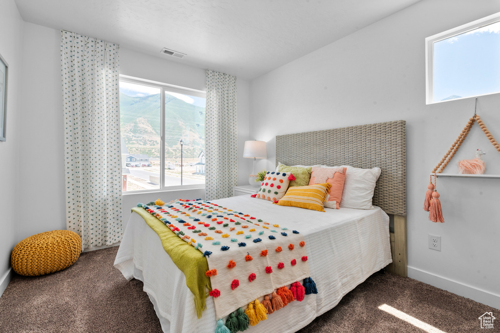 Bedroom with carpet flooring, baseboards, and visible vents