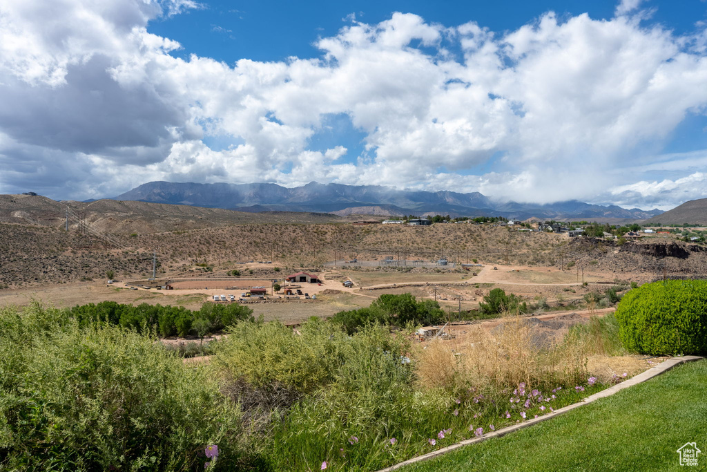 View of mountain feature