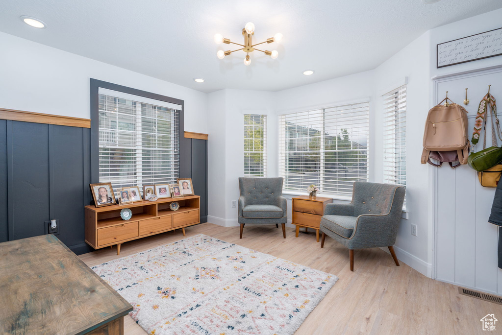 Living area with an inviting chandelier, visible vents, baseboards, recessed lighting, and light wood-style flooring