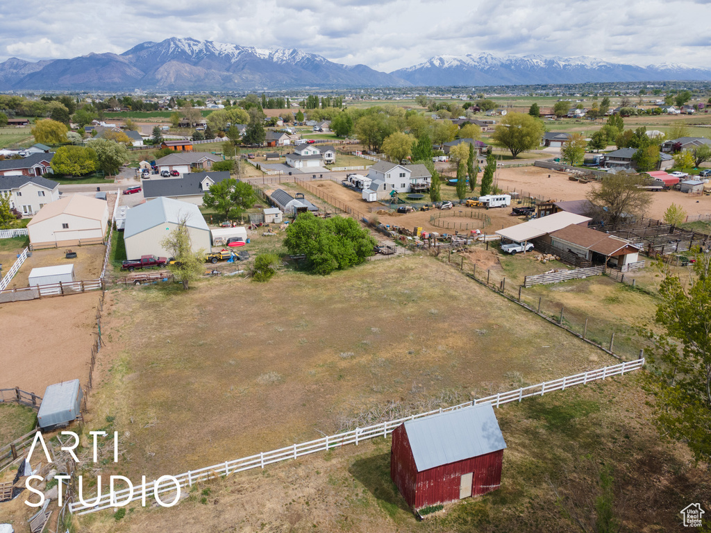 Aerial view with a mountain view