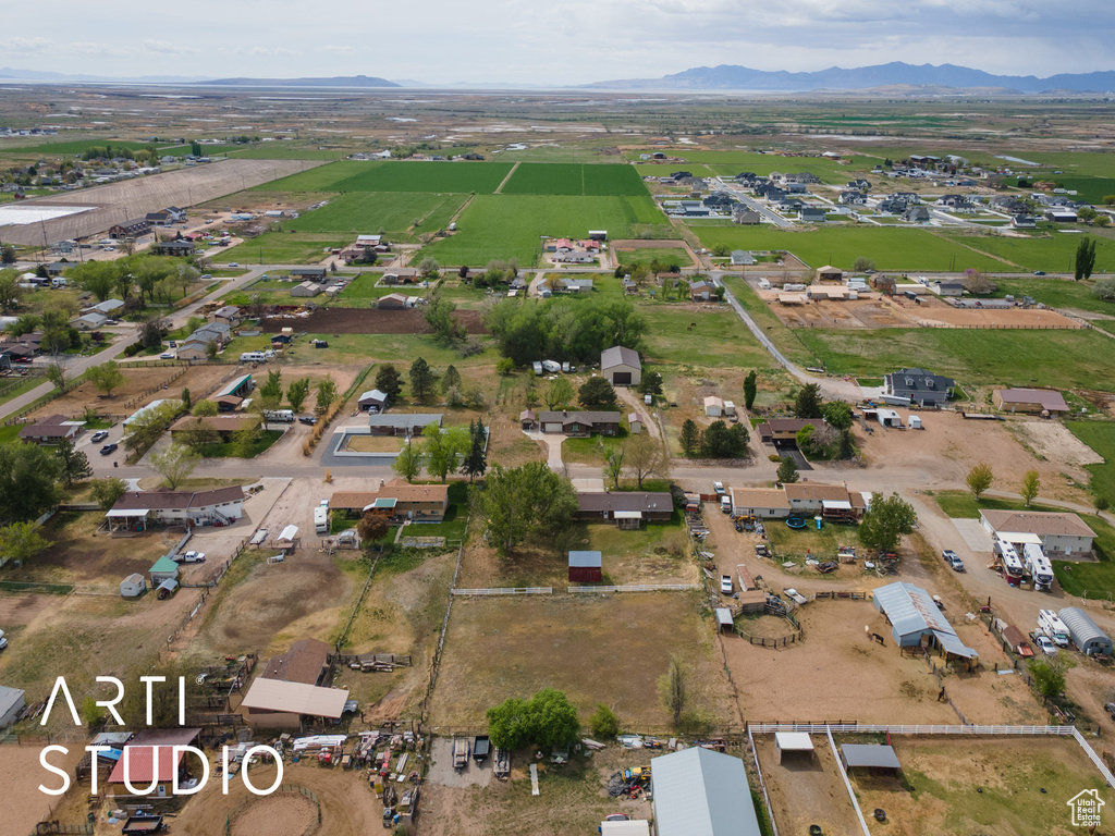 Aerial view with a mountain view