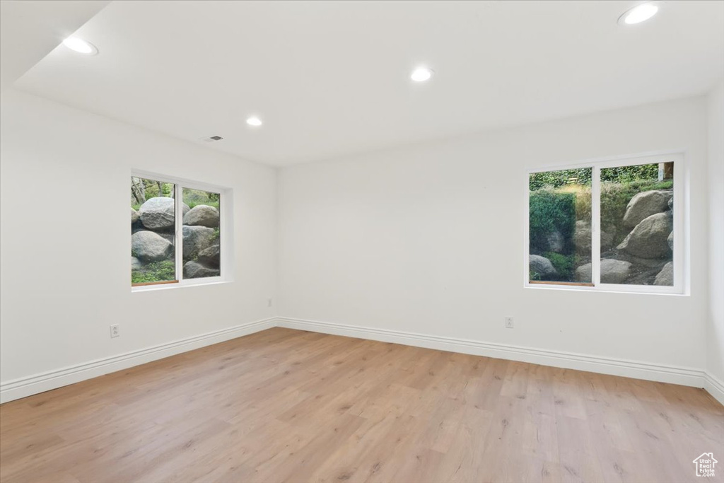 Unfurnished room featuring light wood-style floors and recessed lighting