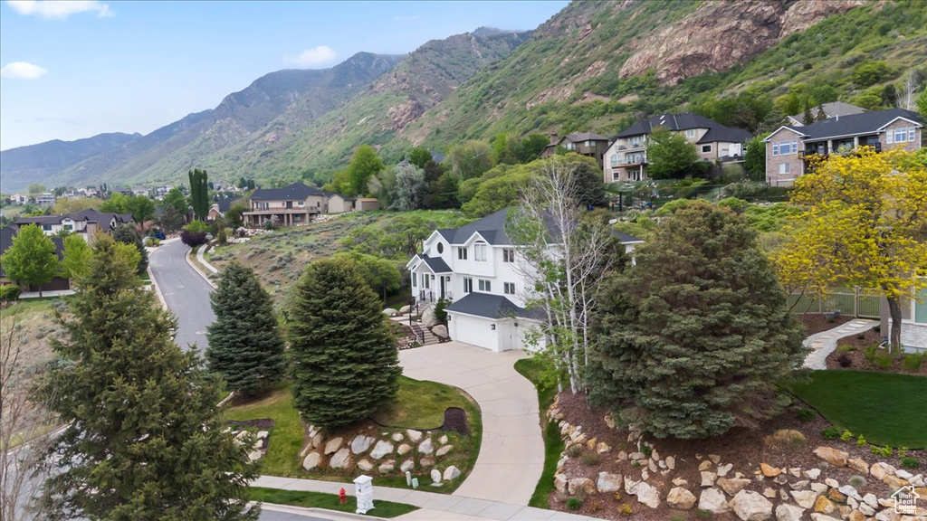 Bird\\\\\\\'s eye view with a mountain view and a residential view